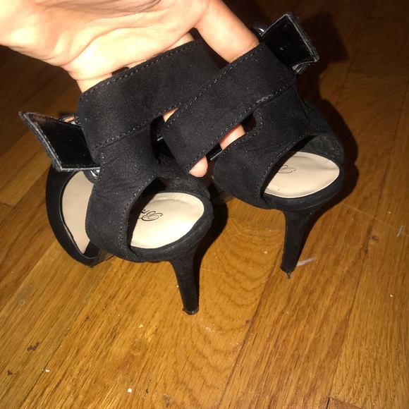 Heels - Picture 3 of 7